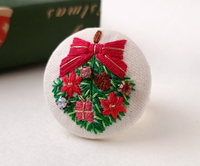 専用 ぼたんユキ様]くるみボタン 刺繍 ブローチ フェルト クリスマス