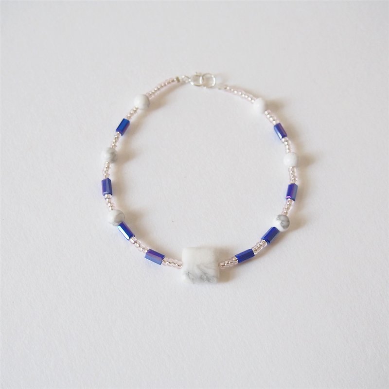 "KeepitPetite" Fresh temperament • White turquoise • Blue tube beads • Bracelet bracelet • Gift - Bracelets - Paper Blue