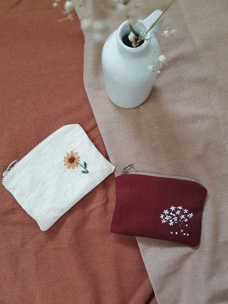 Sunflowers Hand Embroidery Coin Purse - Wallets - Cotton & Hemp White