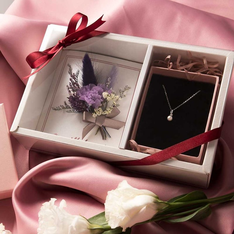 Carnations without the flower pearl necklace gift box group - card models - สร้อยคอ - โลหะ สีเงิน