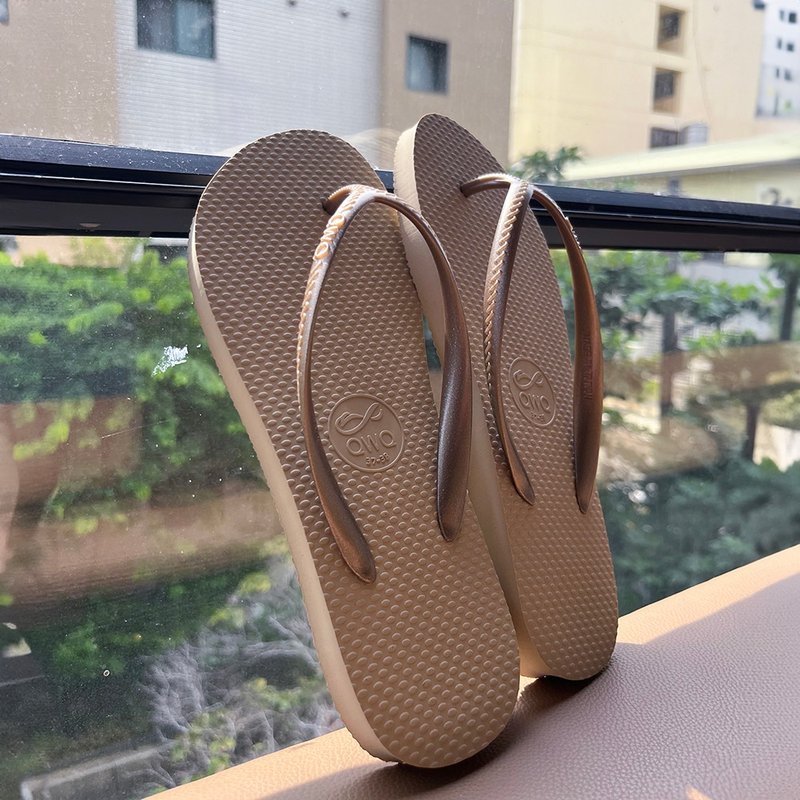 Glint rose gold anti-breakage aesthetic reinforced shoelace version women's flip-flops slippers MIT QWQ - รองเท้าแตะ - ยาง สีกากี