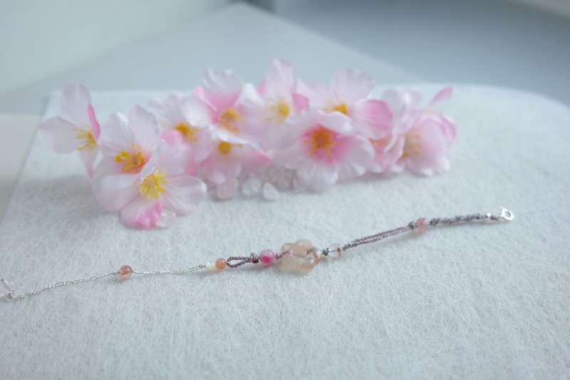 [Falling cherry blossoms] Hand-made Wax crystal design, peach blossoms, good popularity, cherry blossoms, rain, golden sun - Bracelets - Crystal Pink