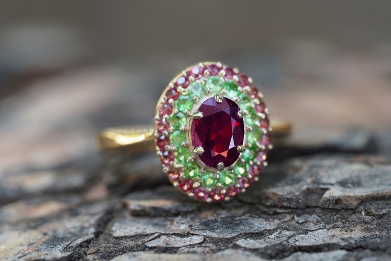 IGI certified spinel ring with side tsavorites and rubies - General Rings - Precious Metals Gold