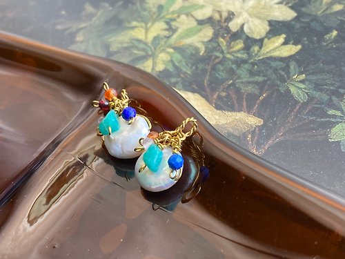 鯨象手作 Jing-Siang Handmade Jewelry 鈕扣珍珠與繽紛天然石串耳環 耳針/耳勾/耳夾