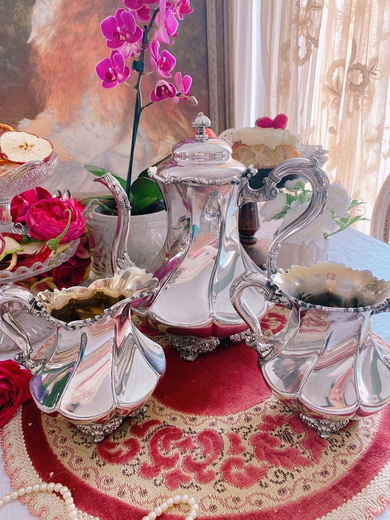 シルバーの刻まれた背の高い花のティーポットミルクジャグシュガーボウルフルーツカップ指定されたバイヤー添え字 - 急須・ティーカップ - シルバー シルバー