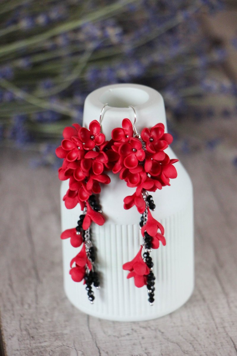 Long red earrings Flower earrings Gift for girl - 耳環/耳夾/耳骨夾 - 黏土 紅色