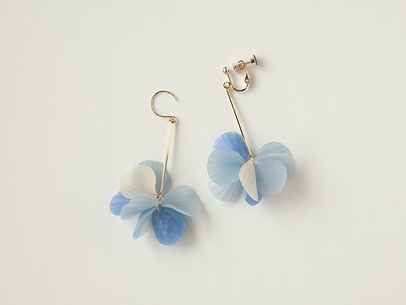 Petal Earrings / Earrings / Blue - ต่างหู - ดินเหนียว สีน้ำเงิน