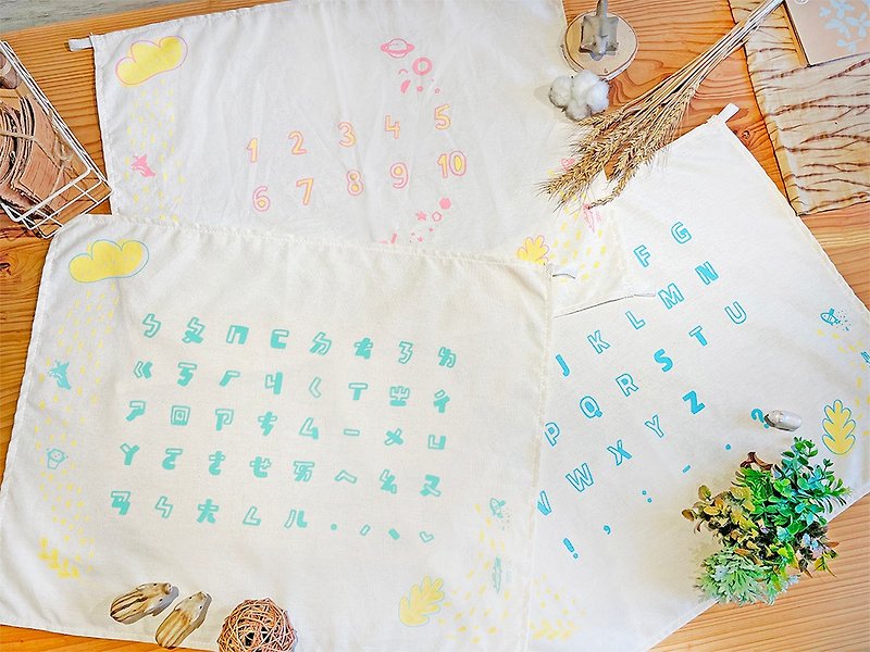 [Pure hand-painted + handmade silk screen printing] Baby's learning cloth flag ㄅㄆㄇ, ABC, 123 color silk screen printing - Items for Display - Cotton & Hemp 