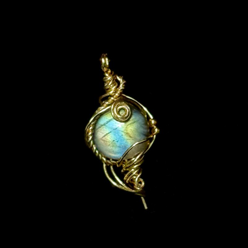 【Whispers of the Forest Spirit】 Metal-Woven Labradorite Necklace - สร้อยคอ - คริสตัล สีเขียว