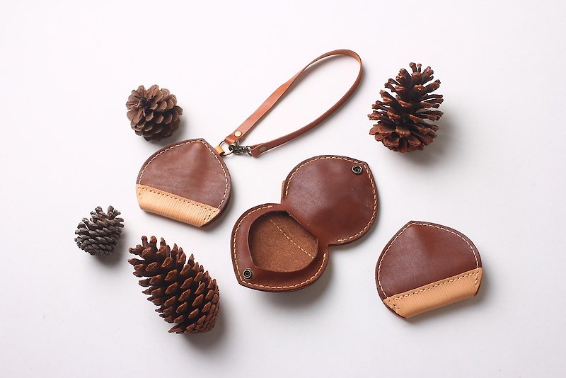 Forest Chestnut Leather Coin Purse Chestnut Acorn Forest Squirrel 【Free lettering 1-7 characters】 - กระเป๋าใส่เหรียญ - หนังแท้ สีนำ้ตาล