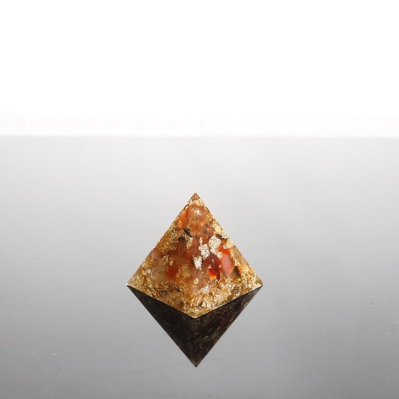 [Fast Shipping] Little Red Heart Lucky Pyramid - Orgonite Mini Pyramid Orgonite Water - Items for Display - Semi-Precious Stones Red