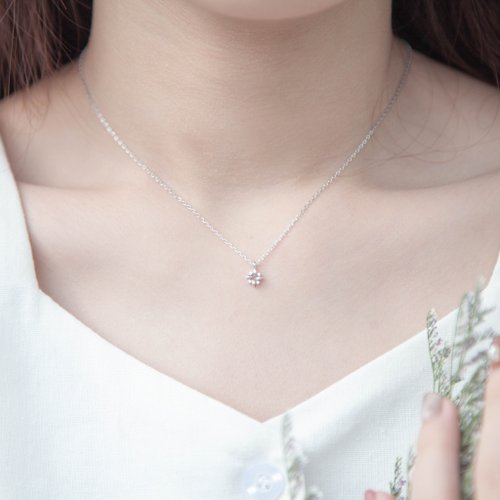 Row diamond V-shaped sterling silver necklace  Features. Light luxury.  Texture - Shop Isha Jewelry Necklaces - Pinkoi