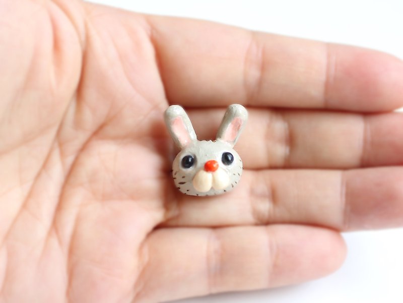 Hare, Rabbit stud earrings / clip on earrings - ต่างหู - ดินเผา สีกากี