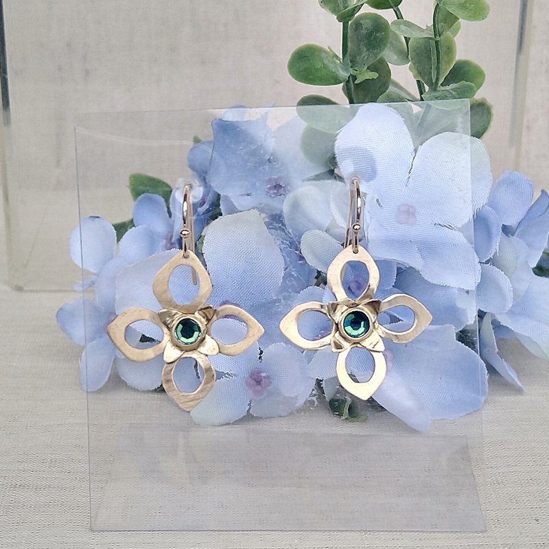 真鍮ハイドランジアピアス - 耳環/耳夾/耳骨夾 - 其他金屬 金色