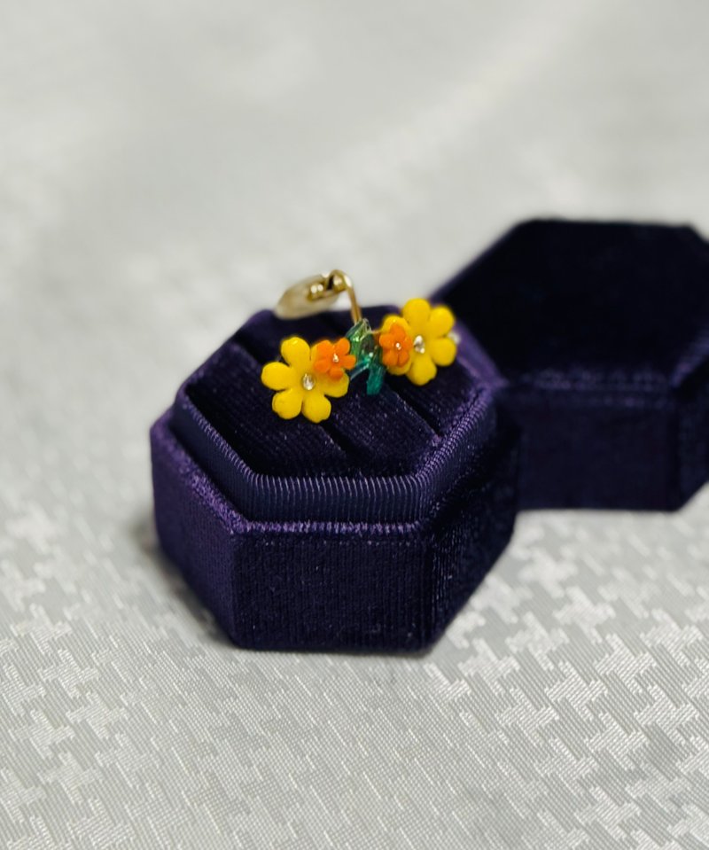 長耳夾系列 - 黃與橙小花長耳夾 - 耳環/耳夾/耳骨夾 - 樹脂 黃色