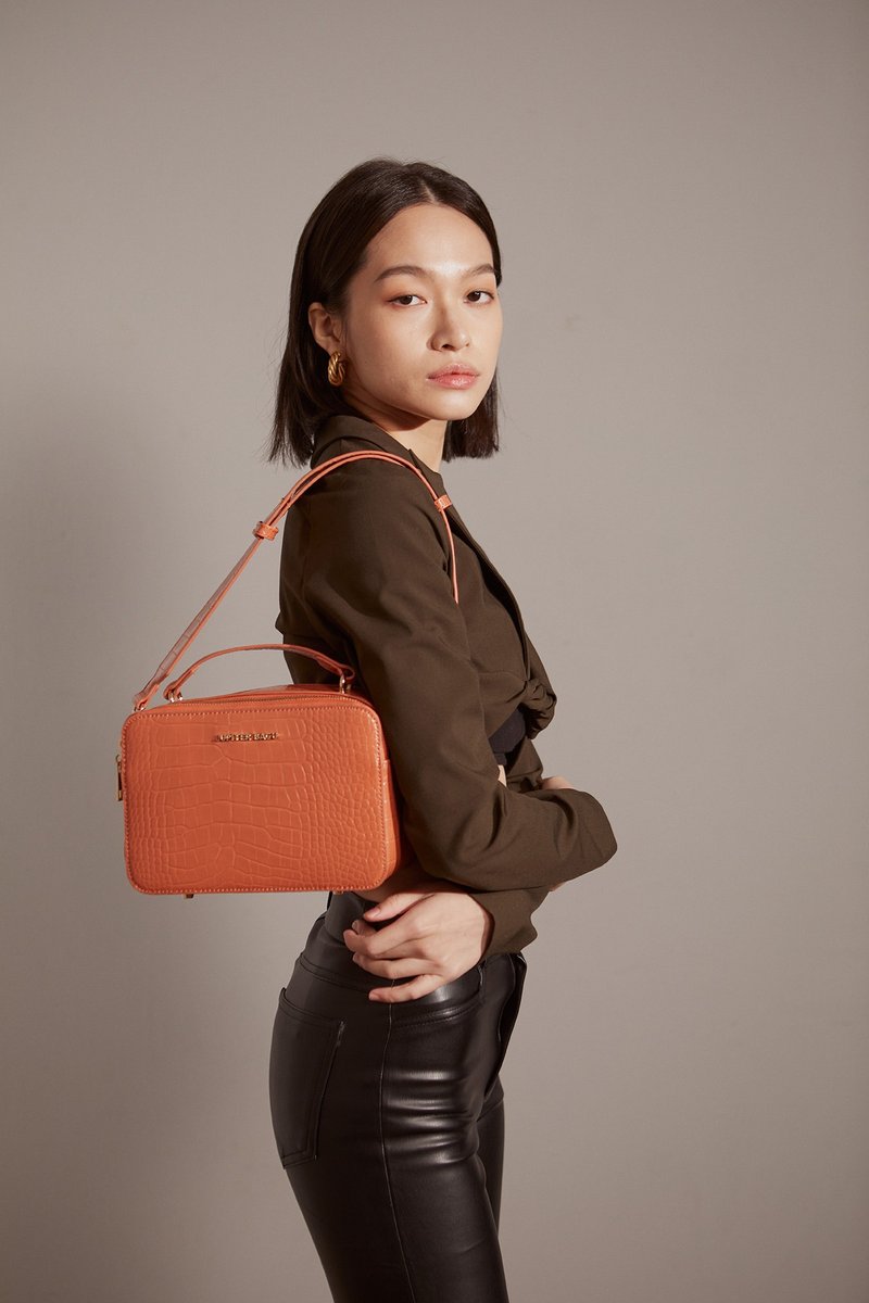 Poetry Hand Luggage Bag - Coral Red - กระเป๋าถือ - หนังเทียม 