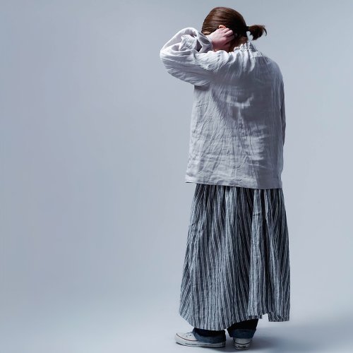 wafu【リネントップス】あなたを魅力的にみせる シャーリングネック