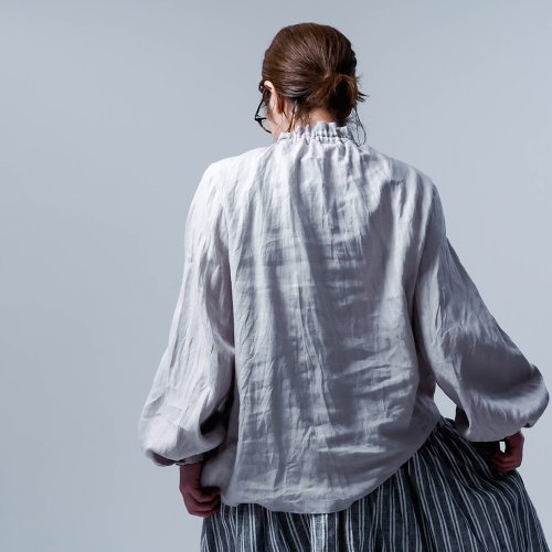 wafu【リネントップス】あなたを魅力的にみせる シャーリングネック