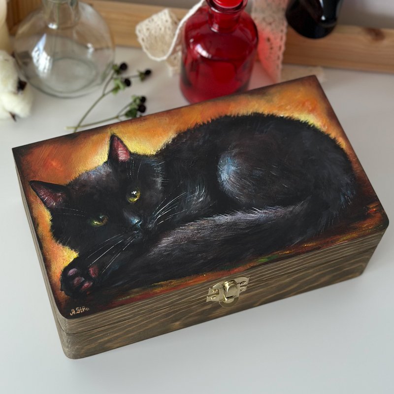 Hand painted wooden box White Cat, Storage box with lock, Big wooden Jewelry box - 居家收納/收納盒/儲物盒 - 木頭 咖啡色