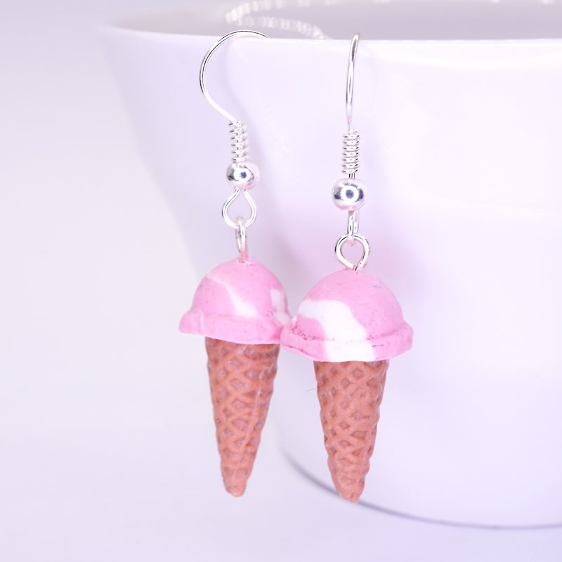 *Playful Design* Strawberry and Vanilla Ice-cream Cone Drop Earrings - ต่างหู - ดินเหนียว 