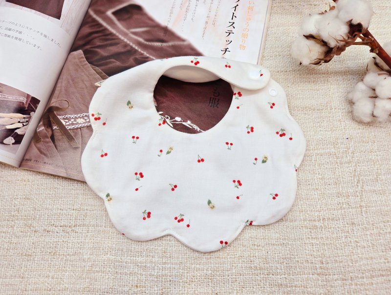 Yunduo six-layer gauze bib saliva towel--white cherry - ผ้ากันเปื้อน - ผ้าฝ้าย/ผ้าลินิน ขาว