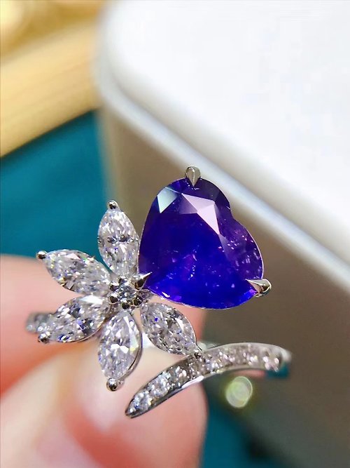 台北奧斯珠寶｜客製莫桑石、莫桑鑽、GIA鑽石、彩色寶石 台北奧斯珠寶 無燒藍寶石戒指
