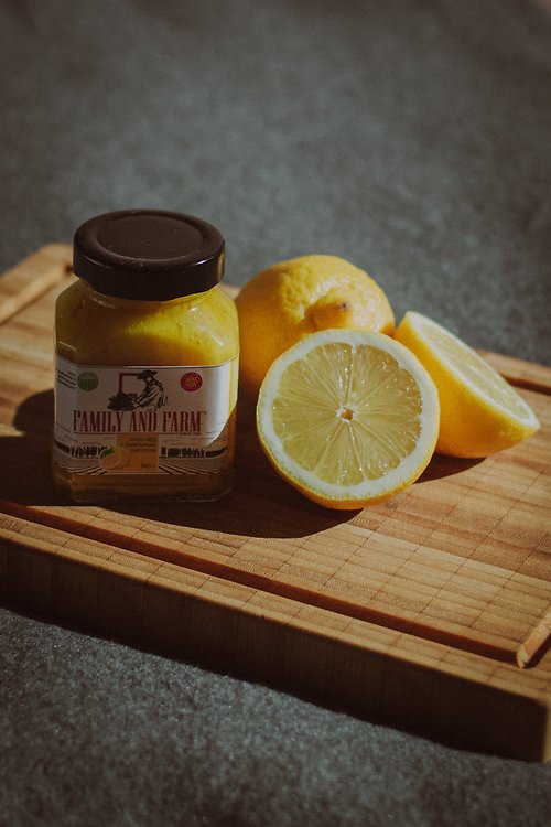 FamilyAndFarm Sweet Lemon Spreadable Honey / Spun Honey with Lemon Scent / Natural Breakfast G