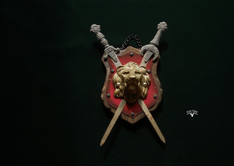 【老時光 OLD-TIME】早期台灣製銅獅子雙劍盾牌 - 擺飾/家飾品 - 其他材質 