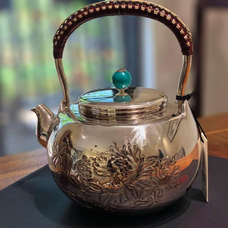 尚幀品大師系列 寸彥同大師手造 盛世牡丹口耳一體銀壺 1200cc - 茶壺/茶杯/茶具 - 純銀 