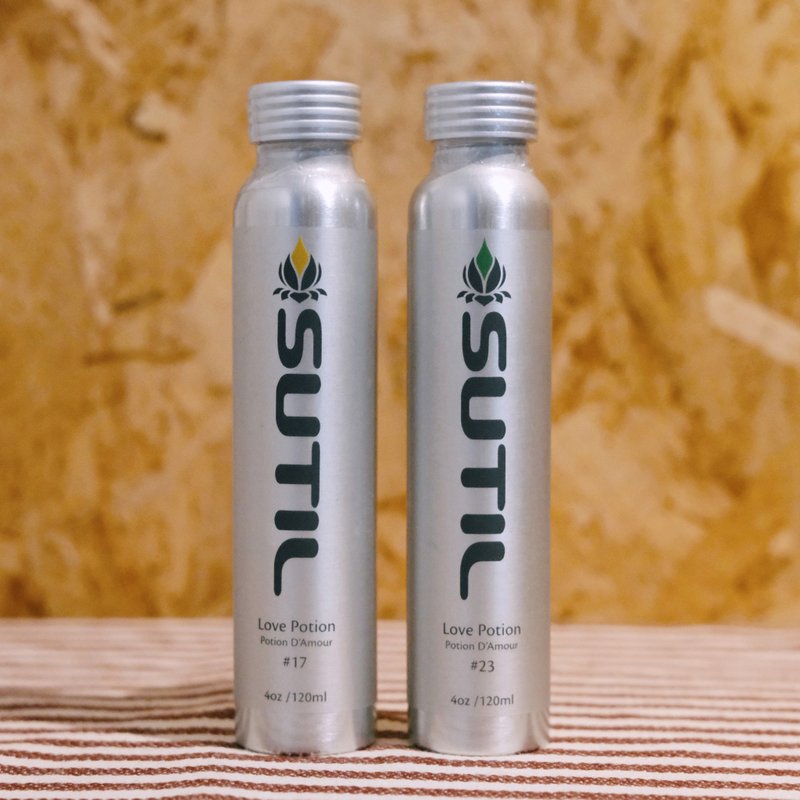 HathorAphrodisiaカナダの純粋な天然ハーブ媚薬マッサージオイル - アダルトグッズ - エッセンシャルオイル 透明