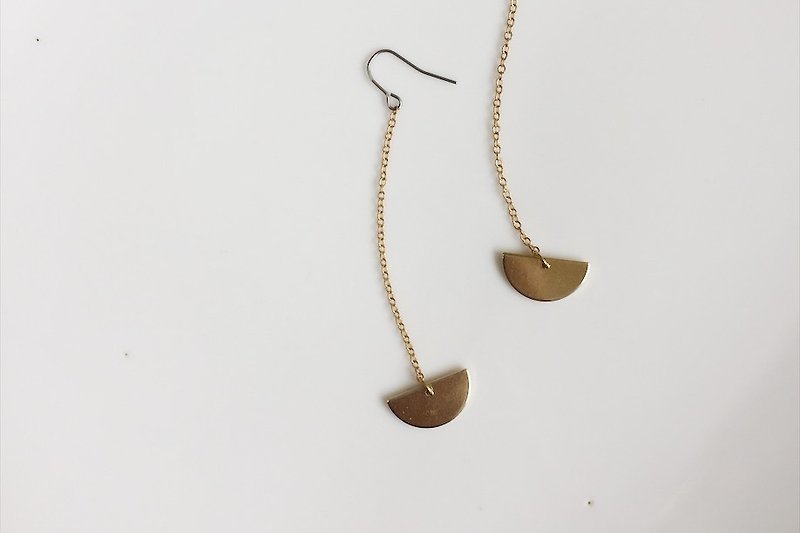 half hanging brass earrings - ต่างหู - โลหะ สีทอง