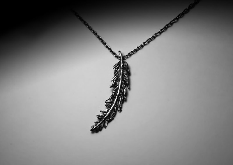 Straight large feather necklace - Necklaces - Other Metals Silver