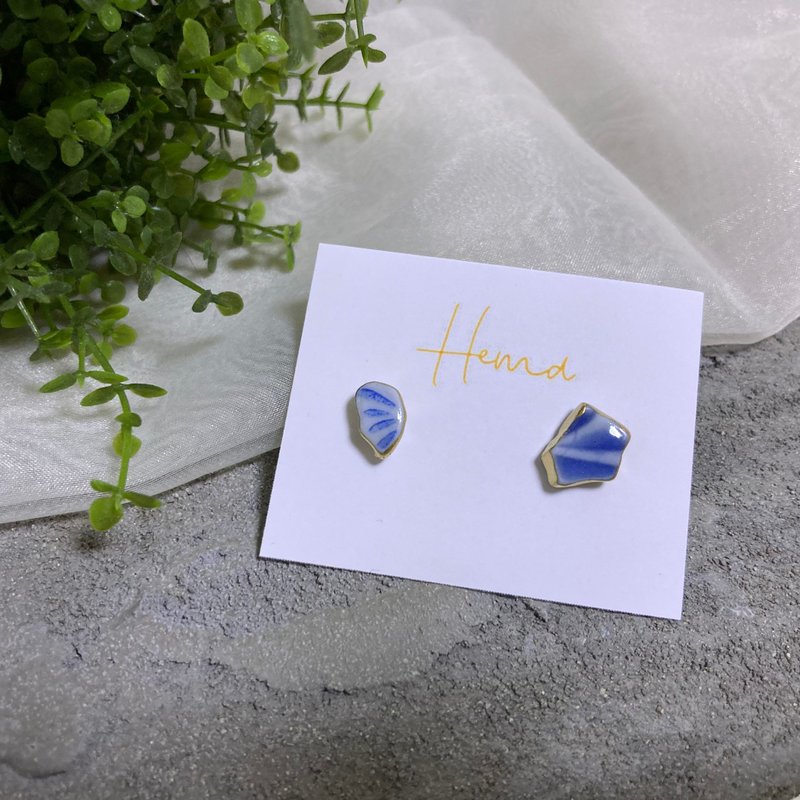 sea pottery kintsugi earrings 【FIN】blue×white - Earrings & Clip-ons - Stainless Steel Blue