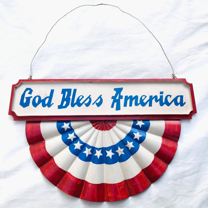 美國老物  漆手繪God Bless America美國旗配色鐵製半圓形掛飾牌 - 擺飾/家飾品 - 其他金屬 紅色