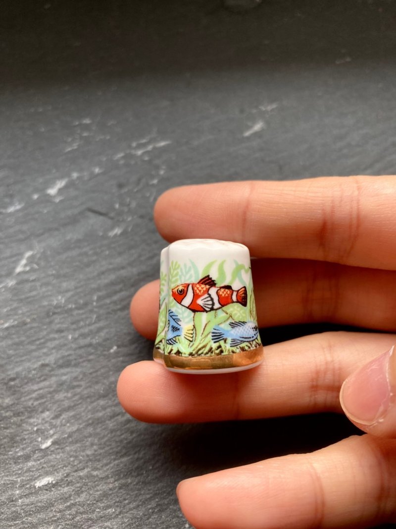 英國古董瓷製頂針-小丑魚與海馬(A) - 擺飾/家飾品 - 瓷 