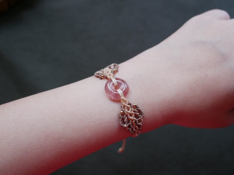 SS24~Strawberry crystal safety buckle l Wax thread l hand-woven l bracelet - สร้อยข้อมือ - คริสตัล สึชมพู