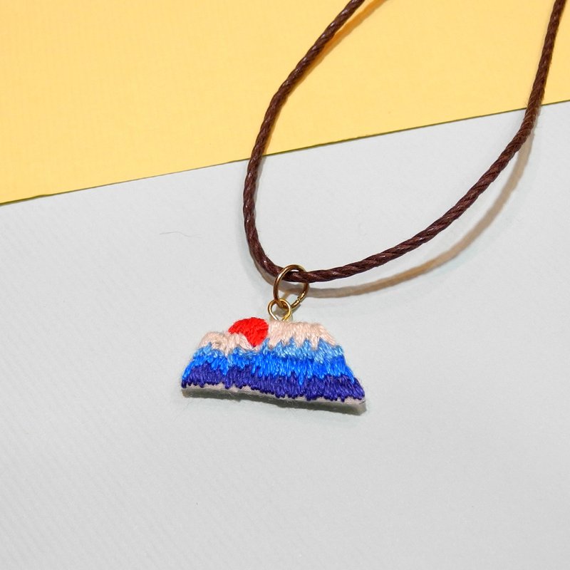 刺繡富士山 項鍊頸鍊 手工刺繡 - 項鍊 - 繡線 藍色