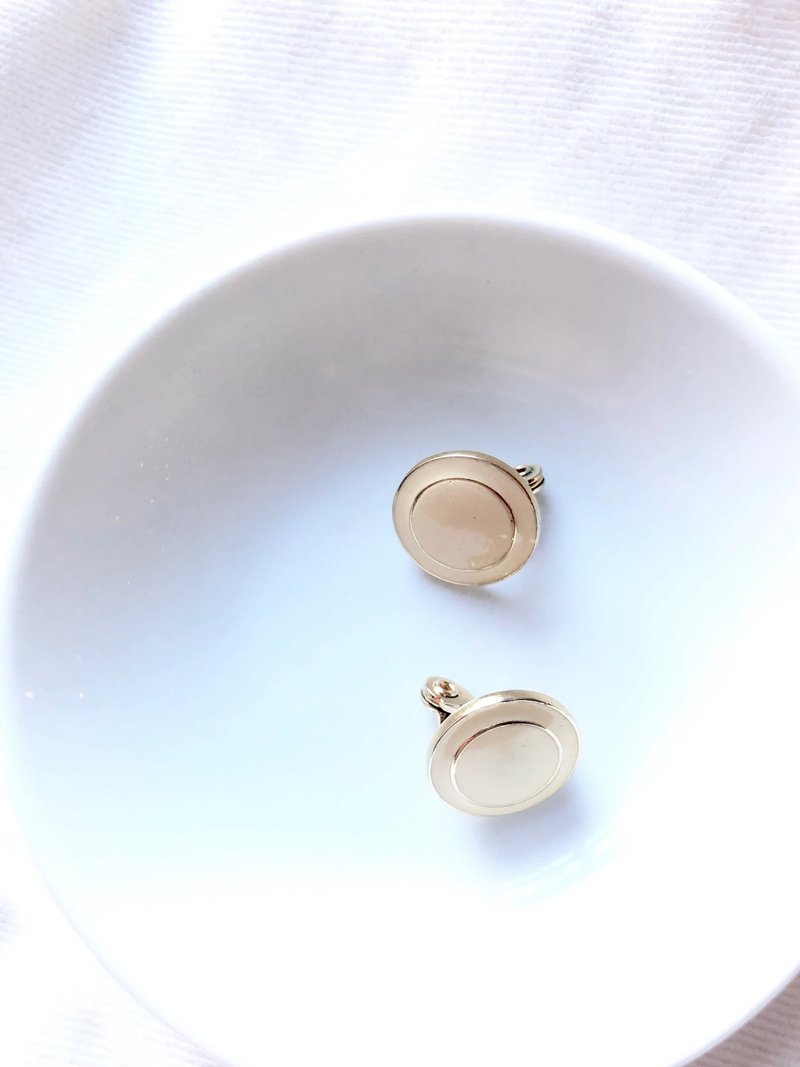 Vintage White Enamel Circle Clip On Earrings - 耳環/耳夾/耳骨夾 - 貴金屬 白色