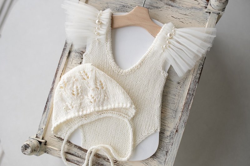 White bodysuit with lace for newborn girls:the perfect outfit for a little girl - Baby Accessories - Other Metals White