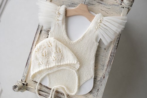 Divaprops White bodysuit with lace for newborn girls:the perfect outfit for a little girl