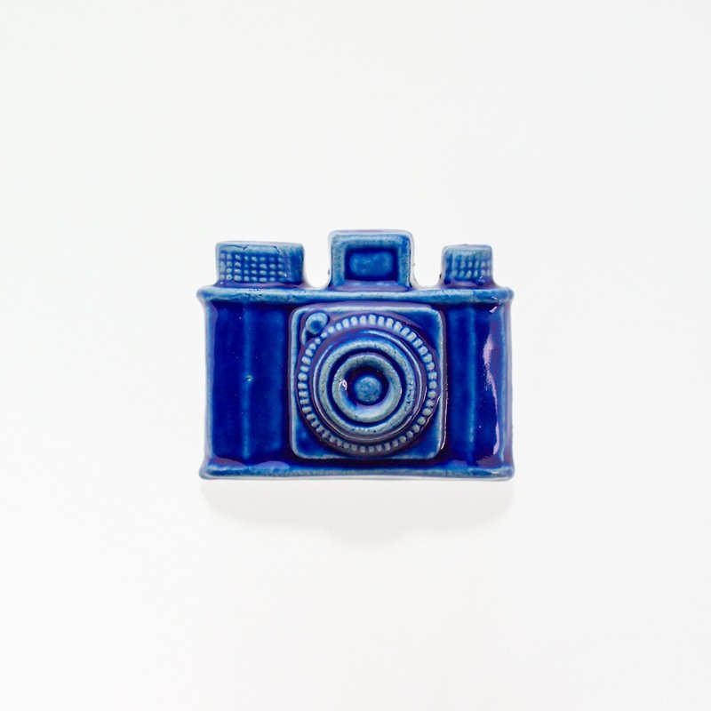 ceramics brooch camera cobalt blue - เข็มกลัด - ดินเผา สีน้ำเงิน
