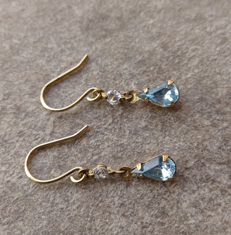 Light Blue Vintage Teardrop Glass Earrings - Earrings & Clip-ons - Other Metals Blue