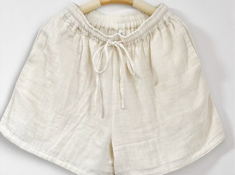 Hand-dyed blue loose elastic waist off-white shorts - กางเกงขาสั้น - ผ้าฝ้าย/ผ้าลินิน ขาว