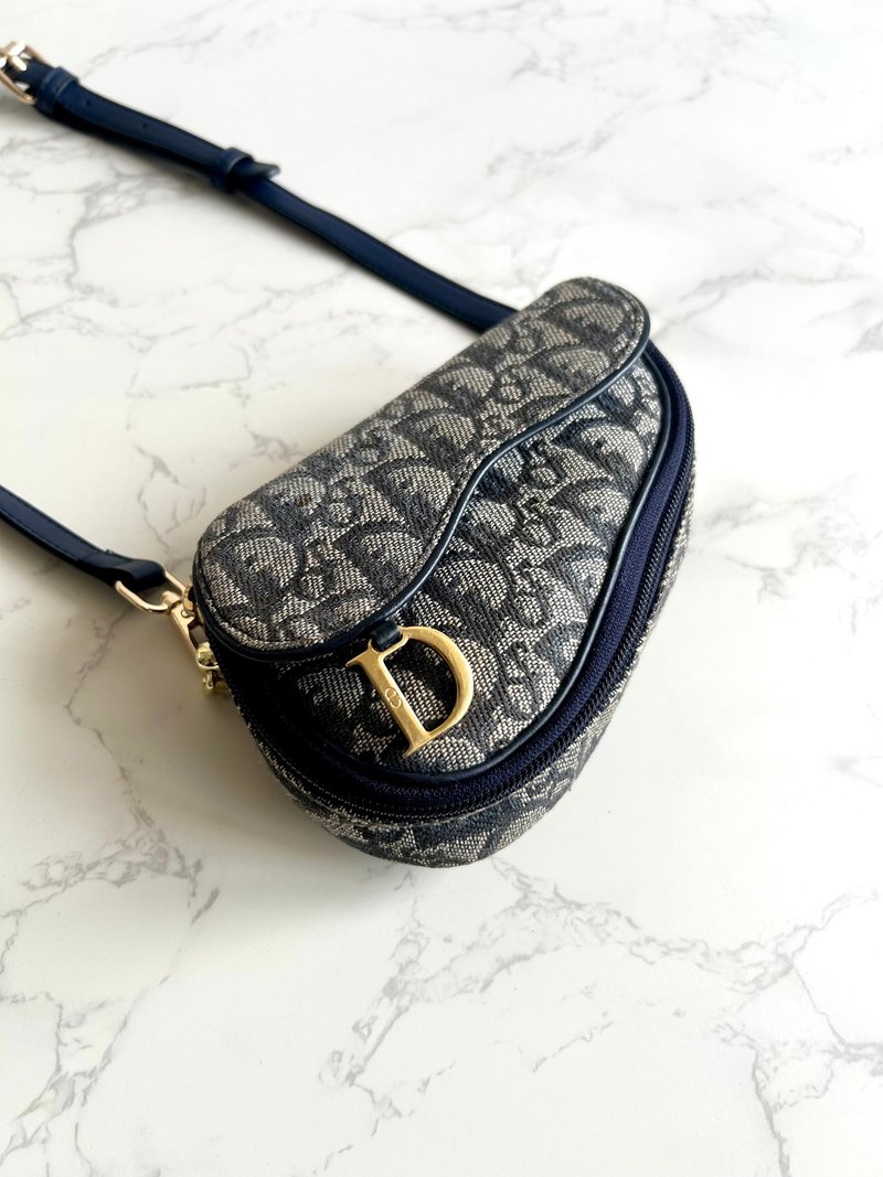 希少ヴィンテージ ディオール ダークブルー トロッター サドルバッグ ショルダーバッグ クロスボディバッグ アンティーク 中古 - ショルダーバッグ - 革 ブルー