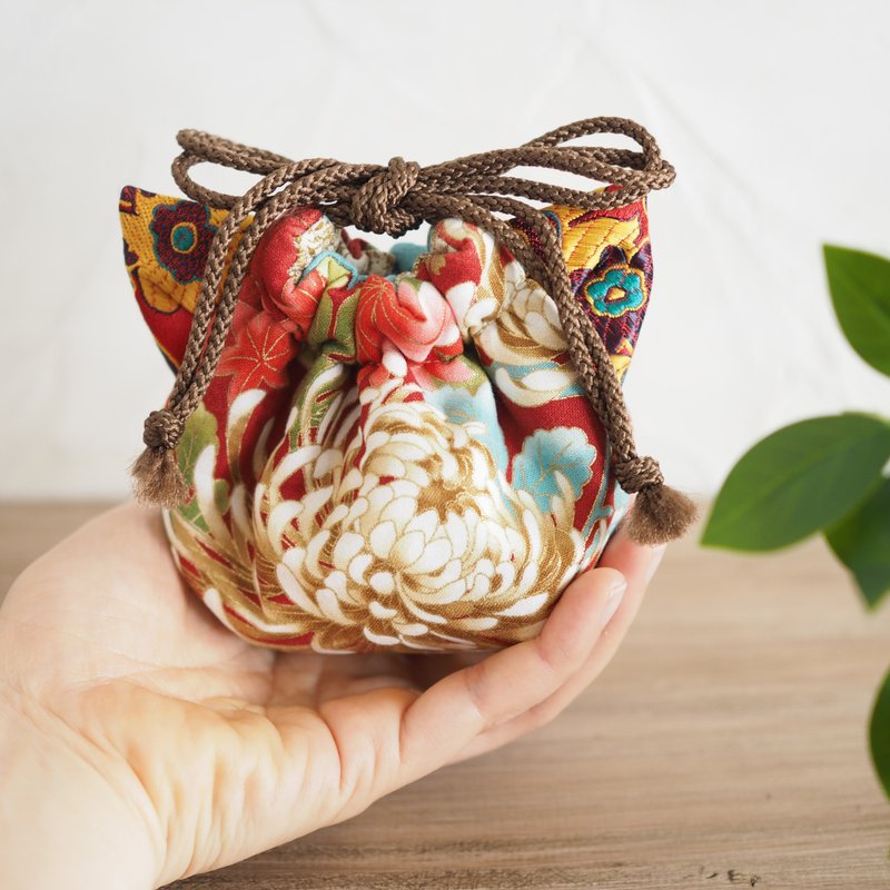 Cat-shaped Taiwanese flower lover x silk fabric mini drawstring pouch (one-of-a-kind item) - Toiletry Bags & Pouches - Cotton & Hemp Red