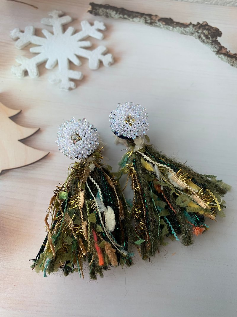 Christmas earrings/beaded earrings/tassel earrings/snowflake tassel earrings with detachable tassels - Earrings & Clip-ons - Other Materials Green