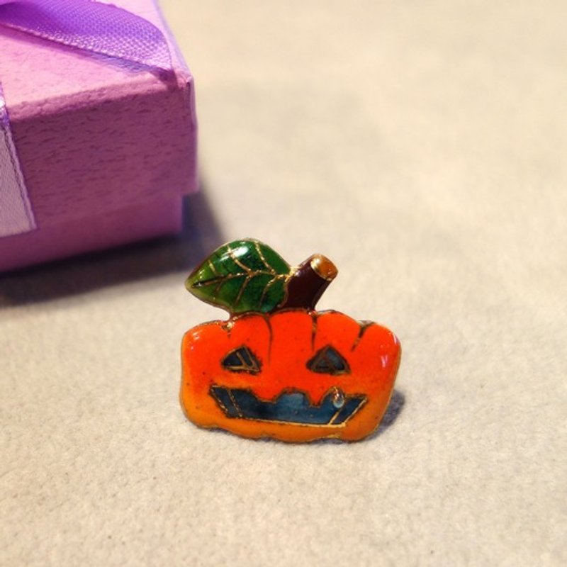 ハロウィンのカボチャランタン(C)の七宝焼ピンブローチ - 徽章/別針 - 其他金屬 橘色
