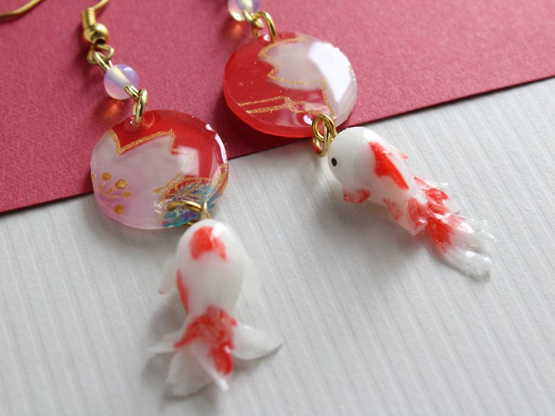 【Clay art】【Shrink plastic】Hand painted Goldfish earrings - Earrings & Clip-ons - Clay Red