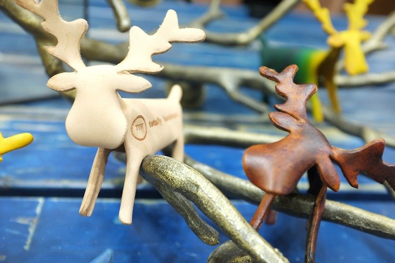Oh deer elk smaller treatment:! Another on the skin: small office was grief - Items for Display - Genuine Leather Brown