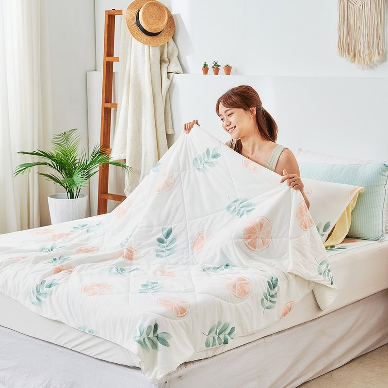 Cool quilt / Cool-Fi technology cool feeling / Huggy ice silk cool feeling quilt / cool summer green orange made in Taiwan - Blankets & Throws - Other Materials White